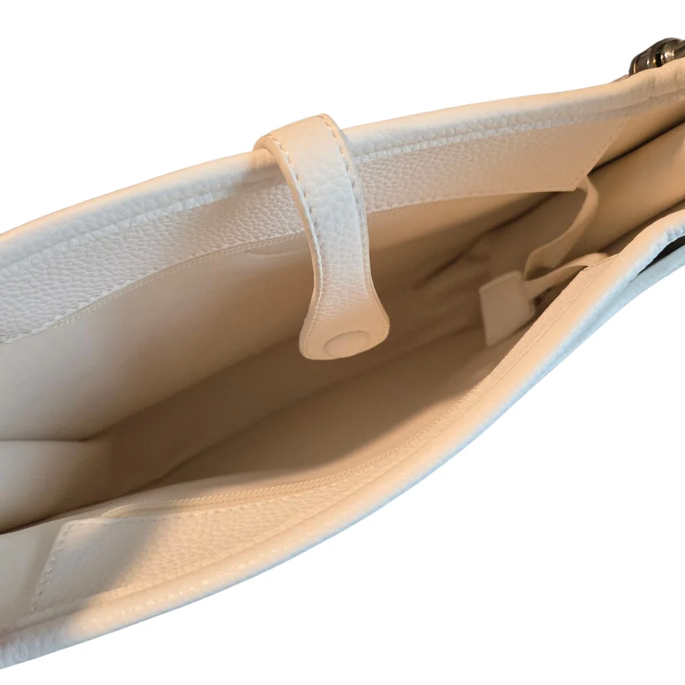 😁White Crossbody Bag Adjustable Metalic Gold White Silver Strap Silver Hardware - Picture 7 of 8